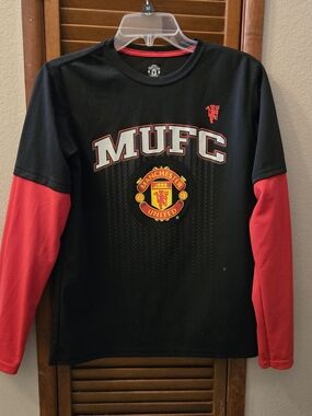 Kids MUFC Long Sleeve Team Tee in Black and Red